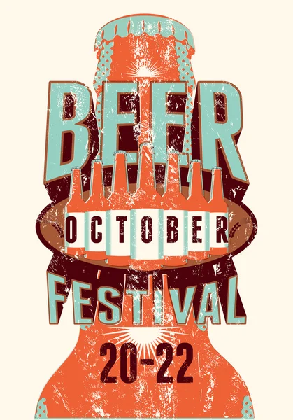 Гранж-плакат в стиле пивного фестиваля с пивными бутылками. Ретро-векторная иллюстрация . — стоковый вектор