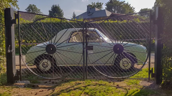 Voiture Collection Grille Fer Forg Żadnych Opłat Rezerwacyjnych — Zdjęcie stockowe