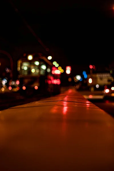 Gece şehir ışıkları bulanık