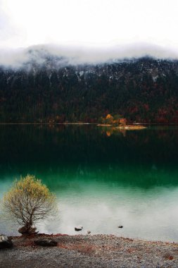 Eibsee, Almanya 'da gizli bir yol var.