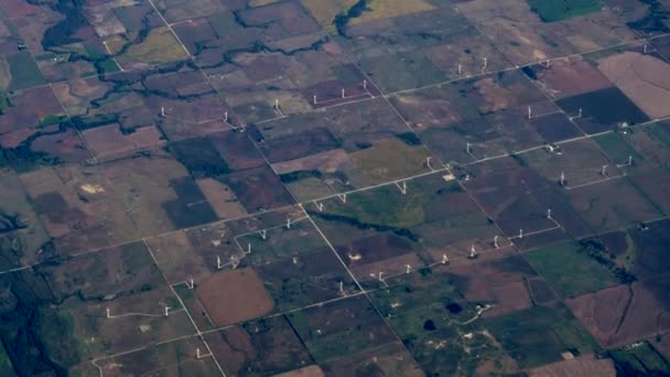 Aerial Midwest Wind Farm Molinos de viento, ancho, 4K — Vídeo de stock