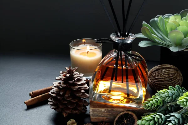 Diffuseur Roseau Parfumé Aromatique Luxe Désodorisant Décoré Sur Une Table — Photo