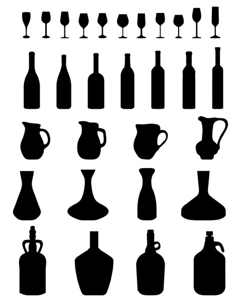 графин, бутылки и стаканы
