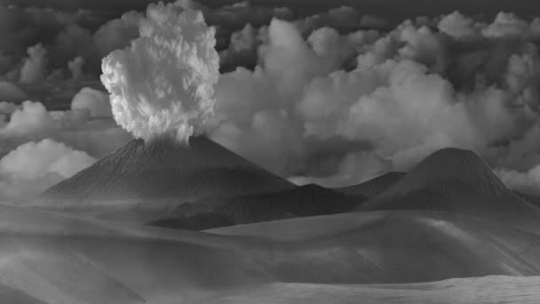 遠くの火山噴火B Wカメラ移動4Kは 遠くの喫煙火山の黒と白のシーンにゆっくりとパンニングカメラを備えています — ストック動画