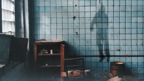 Hanging Man Shadow Wall Loop Presenta Una Habitación Abandonada Con — Vídeo de stock