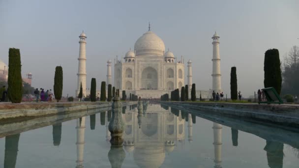 Time lapse of Taj mahal at Agra Património Mundial da UNESCO, Um monumento de amor, o maior túmulo de mármore branco da Índia, Agra, Uttar Pradesh . — Vídeo de Stock