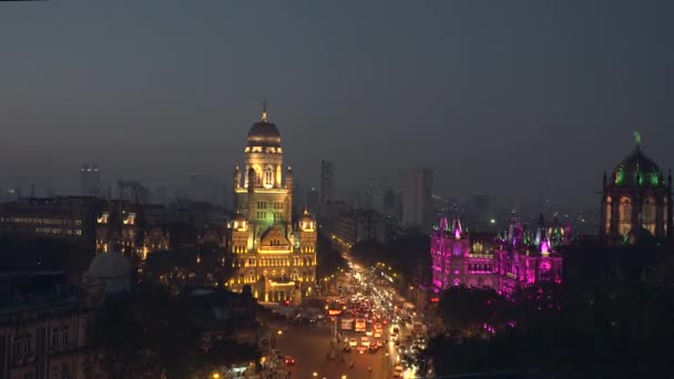 Time lapse video di nuova illuminazione su Chhatrapati Shivaji Terminus (CST) ex Victoria Terminus, è un patrimonio mondiale dell'UNESCO e Brihan Mumbai Municipal Corporation (BMC) Building, Mumbai . — Video Stock