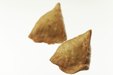 geleneksel Hint baharatlı çıtır çıtır kızarmış punjabi samosas