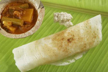 Güney Hint düz Dosa Hint turşusu ve Sambhar.