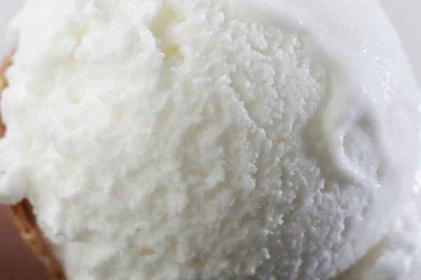Primer plano de Scoop de delicioso helado fresco real en sabor vainilla . — Foto de Stock