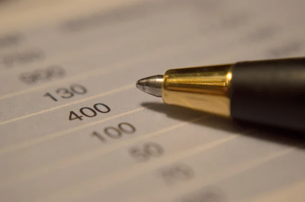 Kalem iş kağıt üzerinde