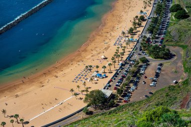 Güneşli bir günde, Las Teresitas plajının hava manzarası, Santa Cruz. Tenerife. Kanarya Adaları. İspanya
