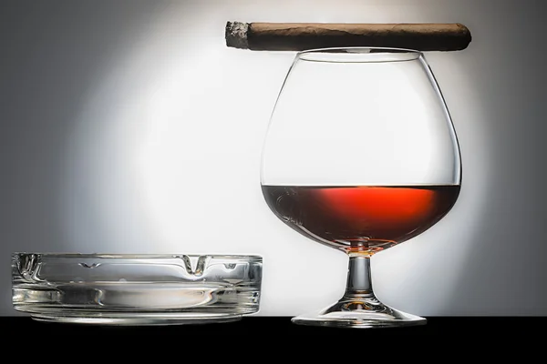 Cigar and cognac — Stock Photo, Image