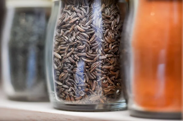 Bir şişe içinde baharatlar