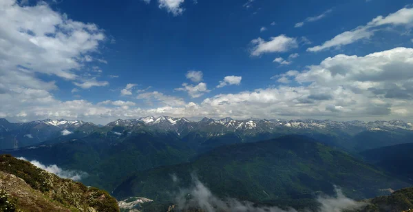 Dağ panoramik manzarası (Sochi, Rosa Khutor)