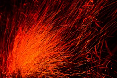 Siyah bir zemin üzerine kırmızı hat sparks