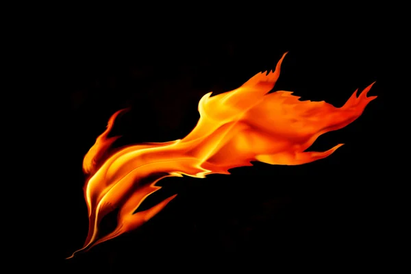 Rote heiße Flamme auf schwarzem Hintergrund — Stockfoto