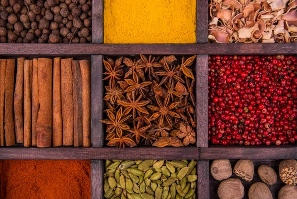 Anisetree and spices in a wooden box — Stock Photo, Image