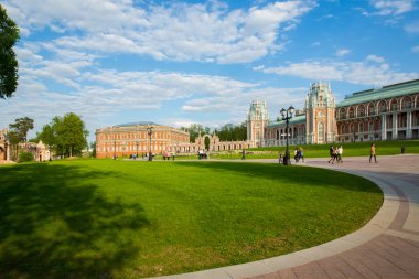 Bir çim antik palace'nın bir manzara