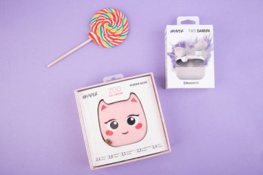 Çocuklar ve yetişkinler için kulaklıklı el bilgisayarı