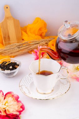 Çay seremonisi, çaydanlıkta Seylan çayı