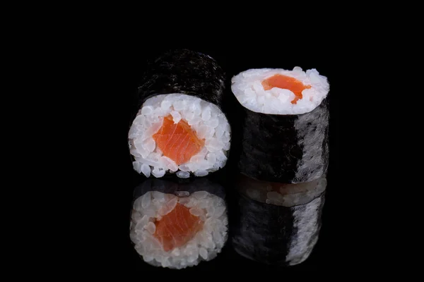米饭卷 略带咸味鲑鱼 免版税图库照片