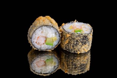 Sıcak rulo bebek tempura, avokadolu, krem peynirli, kaplan karidesli