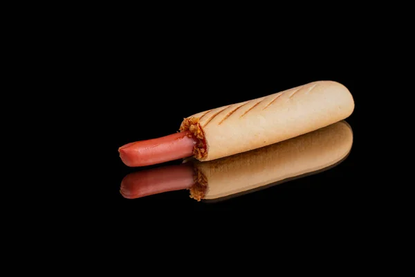 Francuski Hot Dog Bułka Mieszanka Kiełbasek Ketchup Musztarda Frytki Cebulowe — Zdjęcie stockowe