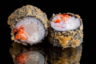 Krem peynirli sıcak rulo kani tempura, kar yengeci, havyar masago