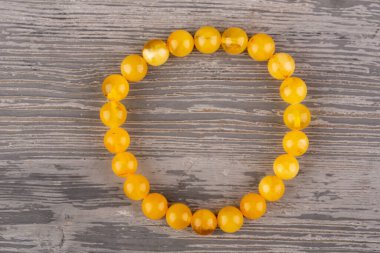 Toplar şeklinde doğal kraliyet kehribar bileziği