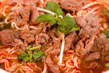 somon, midye, karides, kalamar, limon yapraklı çorba.