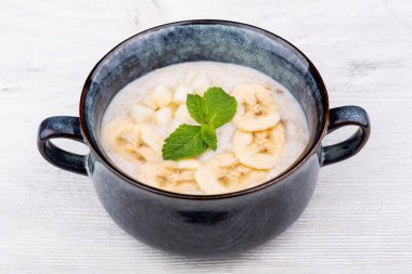  Muzlu yulaf lapası, bal ve armut, tereyağı, tuz