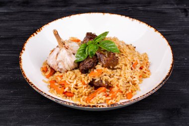 Yığınla kuzu, havuç, sarımsak, yeşillik