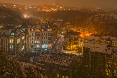 Sisli gece şehir