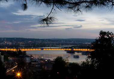 Memleketimde günbatımı. Işıklar sönüyor. Hava kararmadan önce..