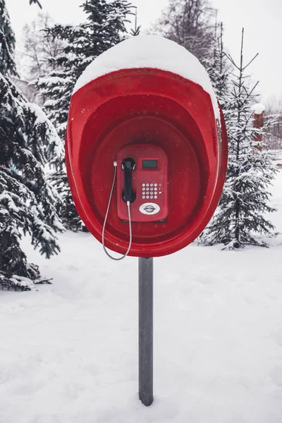 Une Vieille Cabine Rouge Dans Parc Hiver Après Une Forte — Photo