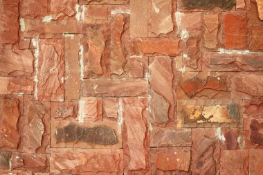 Eski kırmızı tuğladan bir duvarın dokusu çizikler ve çizikler var.