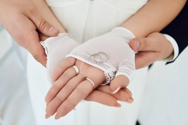 Silver Wedding Rings Palms Bride Groom Holds Bride Hands — Stock Photo, Image