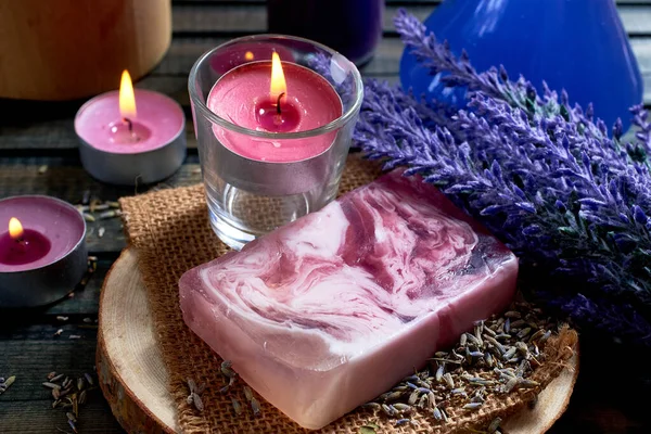 Doğal organik lavanta sabunu. Spa vücut bakımı. Yakın çekim, makro