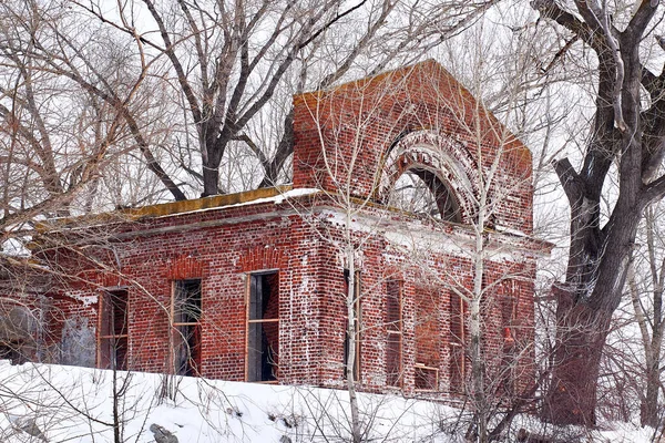 Las Ruinas Una Antigua Casa Señorial Cubierta Nieve Paisaje Invierno — Foto de Stock