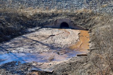 Su boşaltma sistemi. Tünel, drenaj.