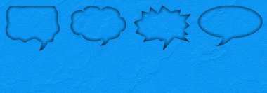 Yırtık duvar dokusu, yorum ve beyaz dokulu arkaplan üzerine diyalog konuşmalarıyla Mavi Konuşma Baloncukları. Yırtık biçiminde