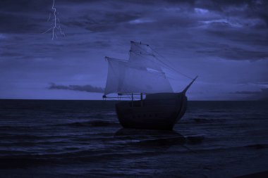 Korsan gemisi denizde yol alıyor.