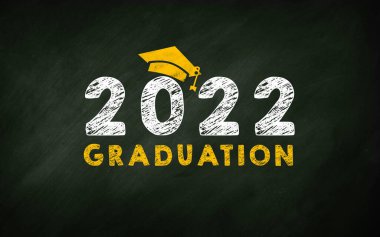 Lise öğrencisi Şapka Simgesi ile Yeşil Tebeşir 'de 2022 mezuniyet. 2022 Öğrenci Mezuniyeti ve Yaratıcı Kutlama Konsepti