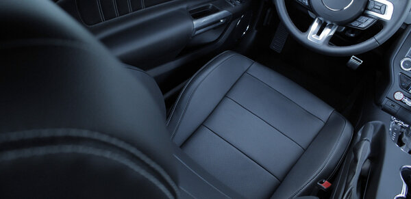 Sport seats with lateral support inside the car 