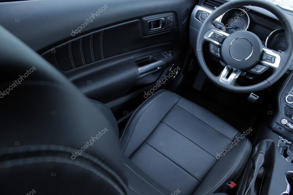 Lederen stoel bekleding in het interieur van de auto — Stockfoto ... Lederen stoel bekleding in het interieur van de auto — Stockfoto ...