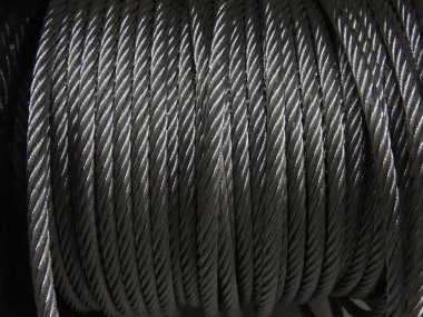 Demir çelik halat metal eşya dükkanında vitrinde bobin  
