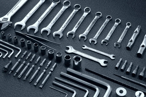 Stor uppsättning olika mekaniska verktyg isolerade — Stockfoto