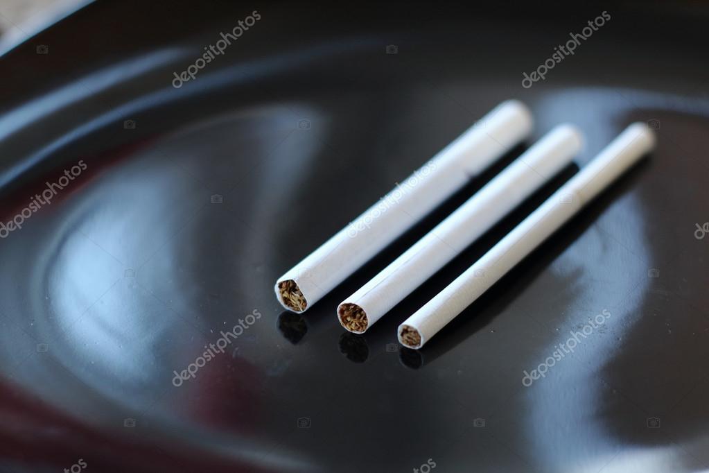 The Difference Between Slim And King Size Cigarette Types Stock