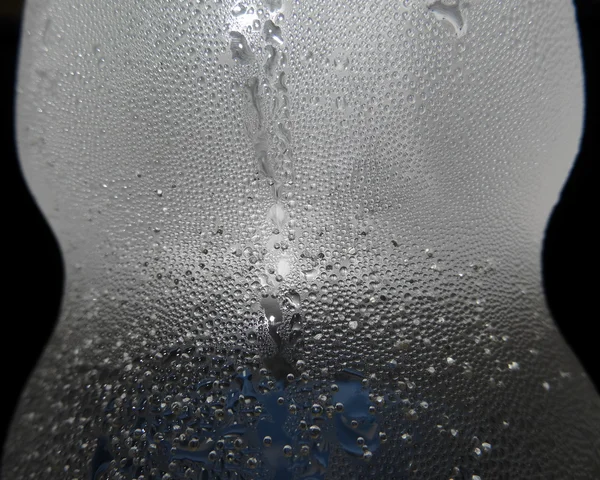 Macro shot of condensation on bottle with carbonated mineral water stock image — Stock Photo, Image